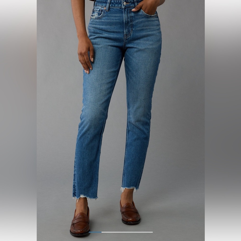 AE Strigid Mom Jeans